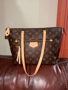 ‼️Authentic Louis Vuitton Lena PM Monogram Tote Shoulder Bag